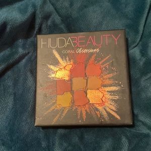 Huda Beauty Coral Obsessions palette